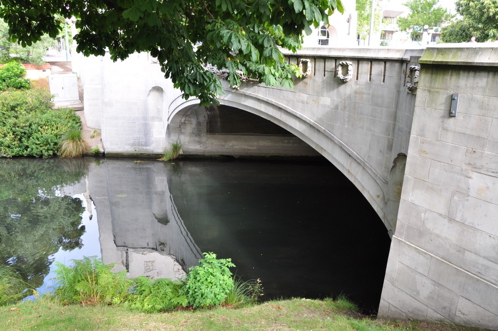 Bridge of Rememberance over the Avon River